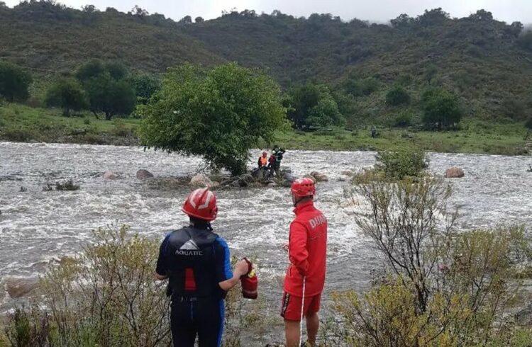 Hallaron muerta a una mujer que fue arrastrada por la creciente del Río La Suela