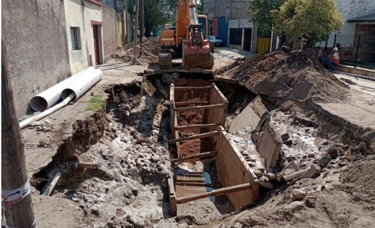 Luego de descartar el peligro de hundimiento, se restableció el servicio de agua en Villa Paez