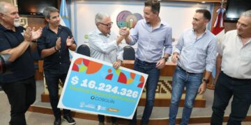 La Provincia entregó aportes para el Festival de Cosquín