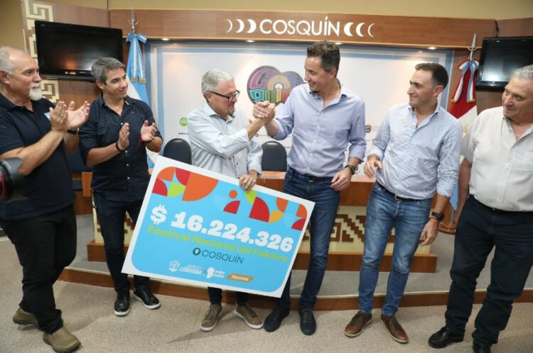 La Provincia entregó aportes para el Festival de Cosquín