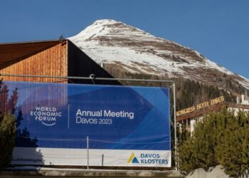 El 1% de multimillonarios tiene el doble de riqueza que el 99% restante, indicaron desde el foro de Davos