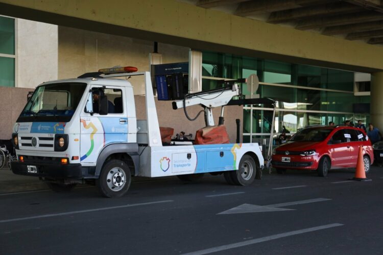 Detectan e incautan autos que funcionaban como Uber en el Aeropuerto de Córdoba