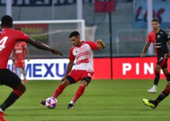 Instituto no pudo contra Colón y perdió por goleada