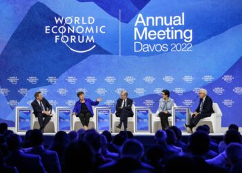 El Foro de Davos discute el estancamiento de la economía mundial