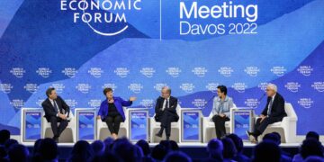 El Foro de Davos discute el estancamiento de la economía mundial
