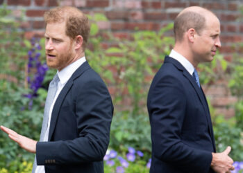 El príncipe Harry acusó en su libro a William de agredirlo tras una discusión por su esposa