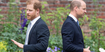 El príncipe Harry acusó en su libro a William de agredirlo tras una discusión por su esposa