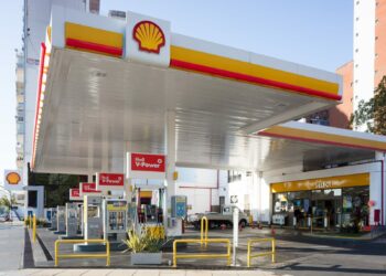 Shell aumentó el precio de sus combustibles en un 4% este domingo
