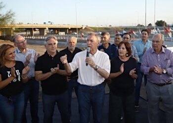 Schiaretti se mostró junto a Prunotto y Llaryora durante la inauguración de un distribuidor