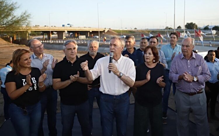 Schiaretti se mostró junto a Prunotto y Llaryora durante la inauguración de un distribuidor