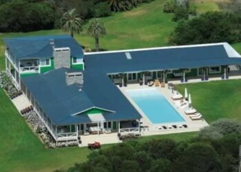 Así es por dentro la lujosa mansión de Marcelo Tinelli en Uruguay