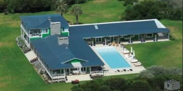 Así es por dentro la lujosa mansión de Marcelo Tinelli en Uruguay