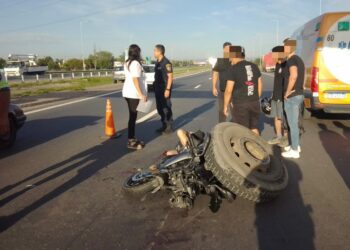 Un motociclista resultó herido luego de que un camión perdiera una rueda en Circunvalación