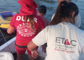 Socorren a un hombre cuyo bote se dio vuelta en el Dique Los Molinos