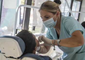 Llega el programa de salud bucal infantil a los barrios de la ciudad