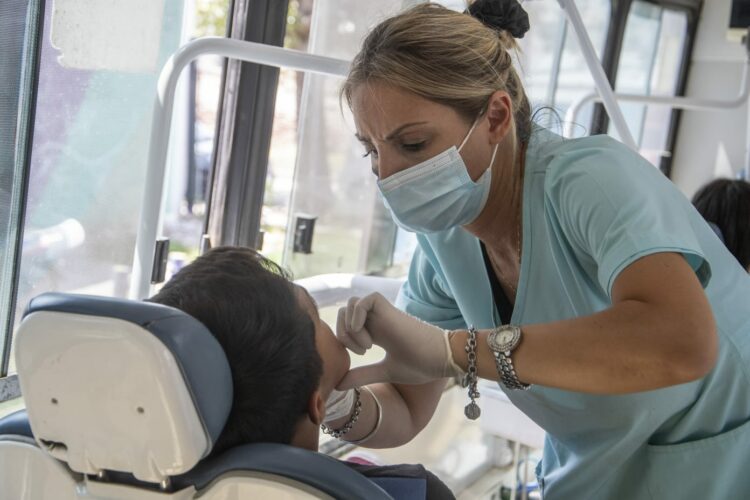 Llega el programa de salud bucal infantil a los barrios de la ciudad