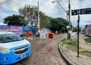 Cortan el tránsito en la avenida Belardinelli por mejoras en el suministro de agua