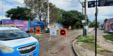 Cortan el tránsito en la avenida Belardinelli por mejoras en el suministro de agua