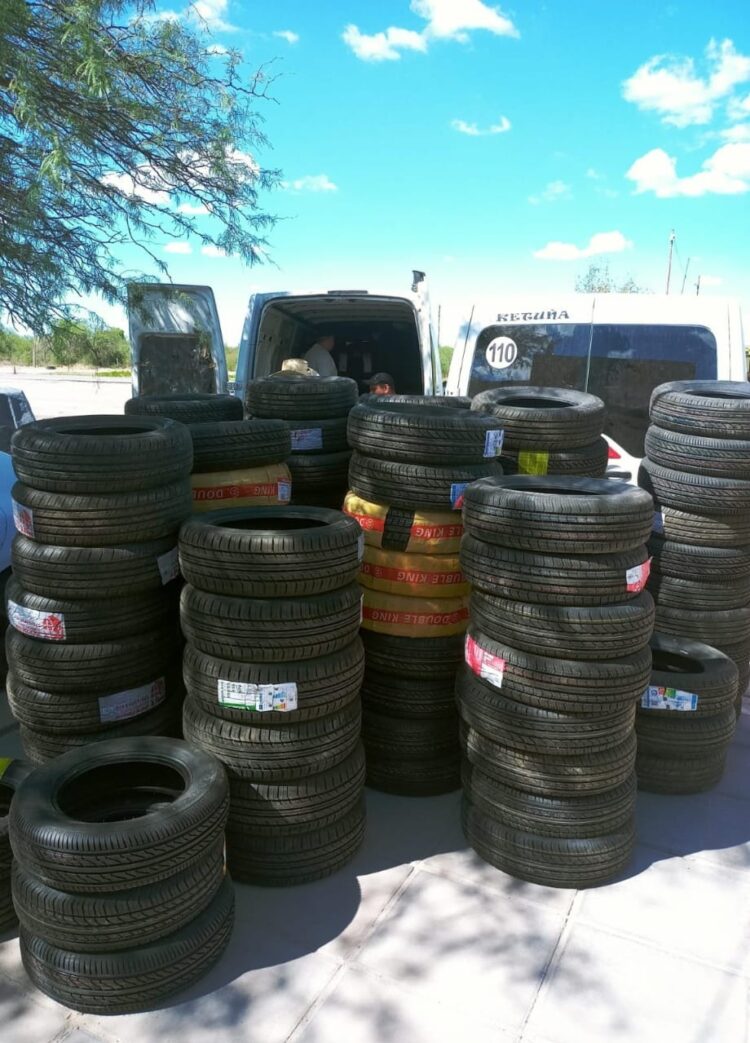 Transportaba 300 cubiertas ilegales e intentó coimear a la Policía Caminera