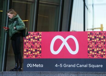 La UE multó a Meta por no proteger los datos de sus usuarios en Instagram y Facebook