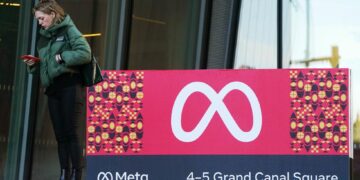 La UE multó a Meta por no proteger los datos de sus usuarios en Instagram y Facebook