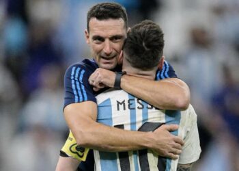 Scaloni sobre Messi: «Lo que transmite no lo vi nunca, en ninguna persona»