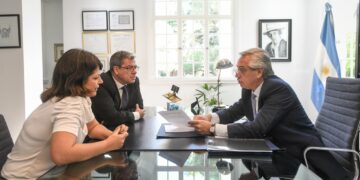 Fernández entregó a diputados pedido de juicio político a la Corte