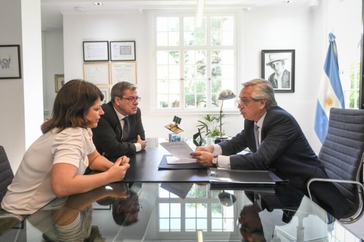 Fernández entregó a diputados pedido de juicio político a la Corte