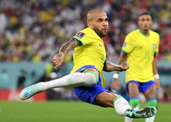 El futbolista Dani Alves fue detenido en Barcelona acusado de presunta agresión sexual