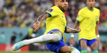 El futbolista Dani Alves fue detenido en Barcelona acusado de presunta agresión sexual
