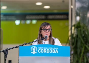 Barbás aseguró que se sumaron 400 empleados al área de Salud