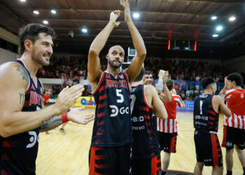 Sigue en lo más alto