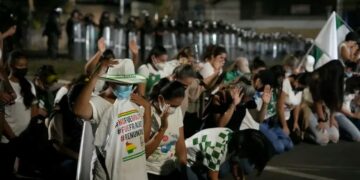 Condenan la violencia en Bolivia
