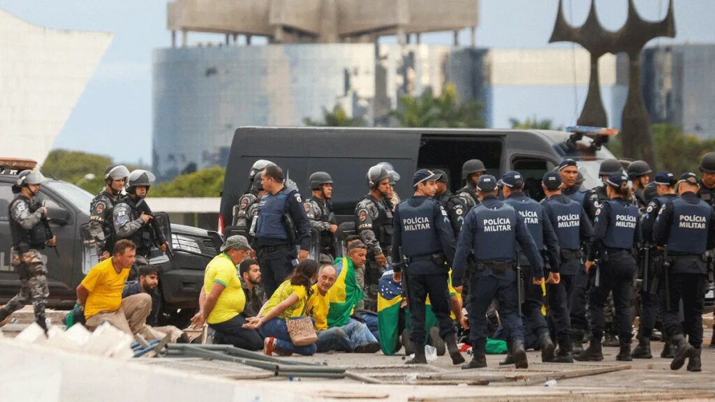 Los tres poderes de Brasil condenaron los “actos terroristas” hacia Lula
