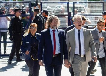 Burlando difundió una encuesta en Twitter