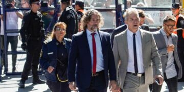 Burlando difundió una encuesta en Twitter