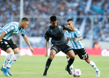Belgrano igualó ante Racing en Avellaneda
