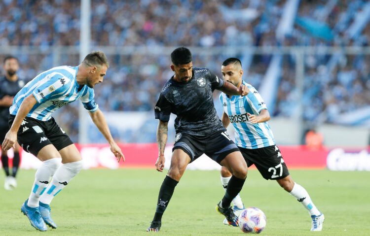 Belgrano igualó ante Racing en Avellaneda