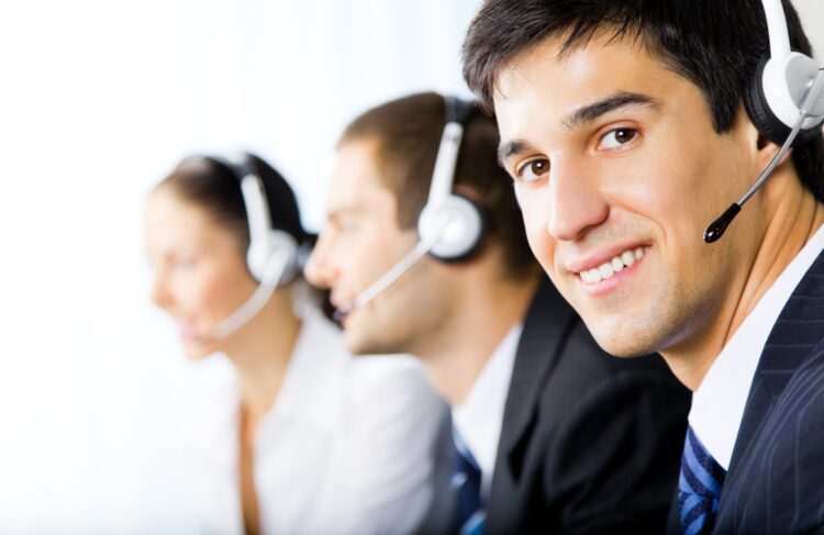 Echaron al empleado de un call center por llamarse a sí mismo más de 150 veces para no atender a los clientes