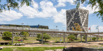 Instalaron más de 110 vigas y columnas de la ciclovía elevada