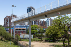 Instalaron más de 110 vigas y columnas de la ciclovía elevada Instalaron más de 110 vigas y columnas de la ciclovía elevada