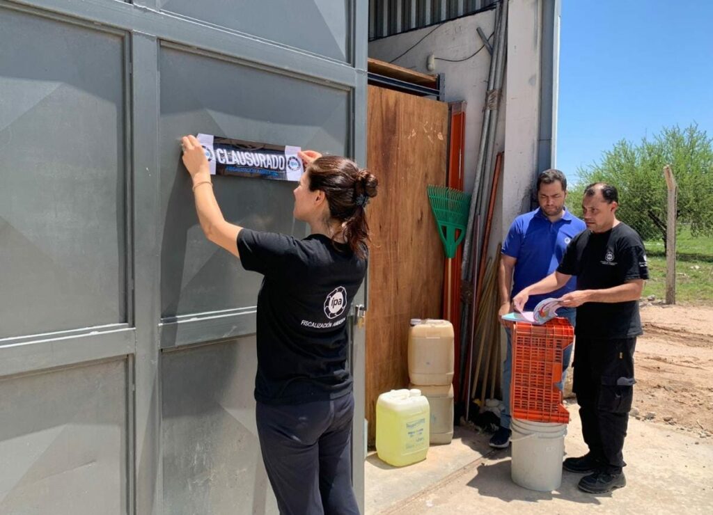 Clausuran una fábrica clandestina de productos químicos de limpieza