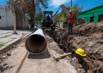 El municipio refuerza la red cloacal de Villa Páez