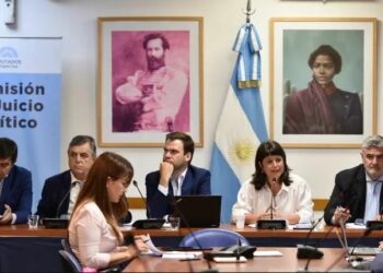 El juicio a la Corte Suprema comenzó con fuertes cruces con la oposición