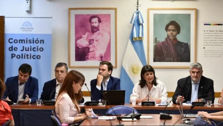 El juicio a la Corte Suprema comenzó con fuertes cruces con la oposición