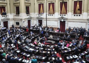 El Ejecutivo negó que evalúe reformar la Justicia vía DNU