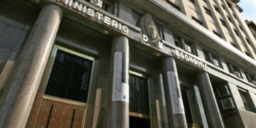 Economía ampliará en $500 millones un bono del Tesoro para pagar subsidios a provincias