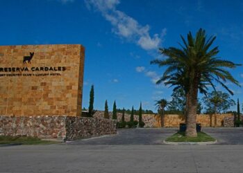 Se hospedaron en un hotel para hacer inteligencia y robaron casi tres millones de un casa