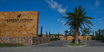 Se hospedaron en un hotel para hacer inteligencia y robaron casi tres millones de un casa