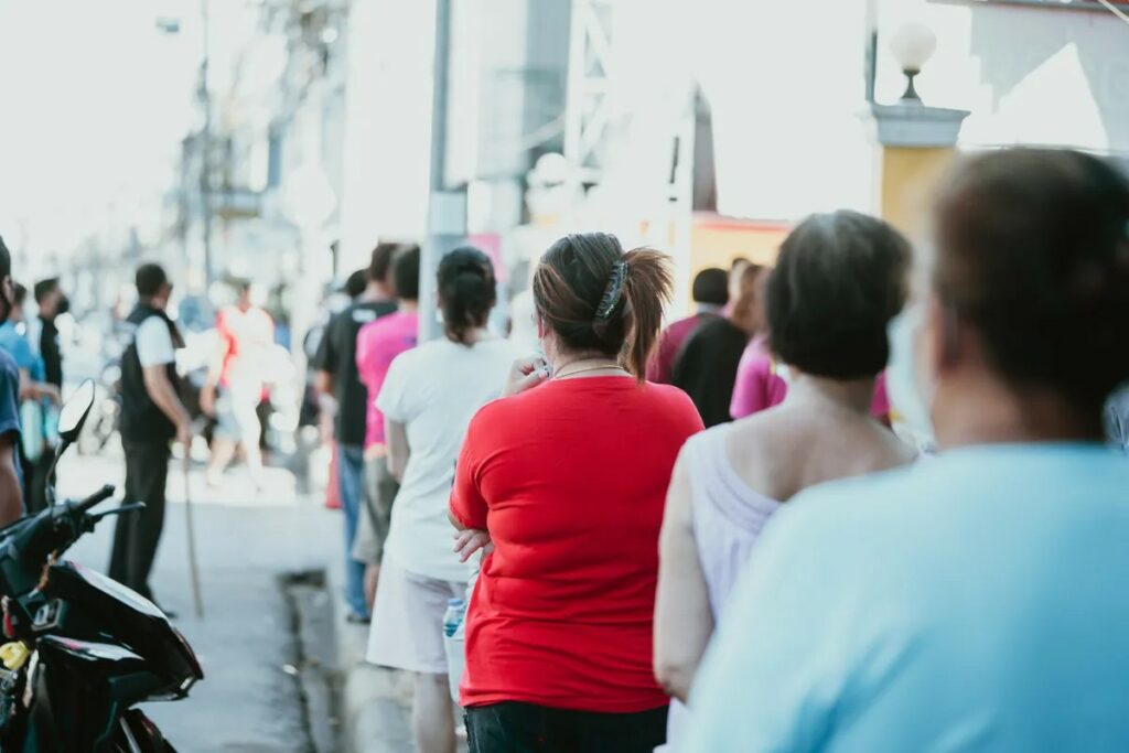 En 2022 el empleo registrado creció un 5% pero la mitad fue "precarizado"